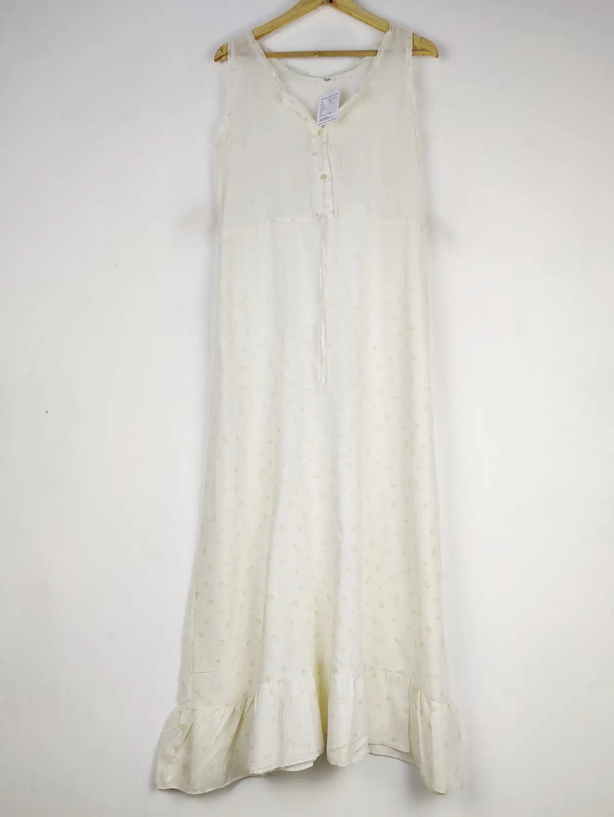 Buy online pre-used pre-loved 100% authentic & Original branded Unknown Brand (NL-1834) available in Pakistan. Top international brands avilable.