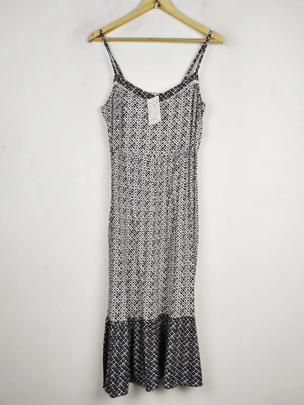 Buy online pre-used pre-loved 100% authentic & Original branded Mark & Spencer (NL-1838) available in Pakistan. Top international brands avilable.