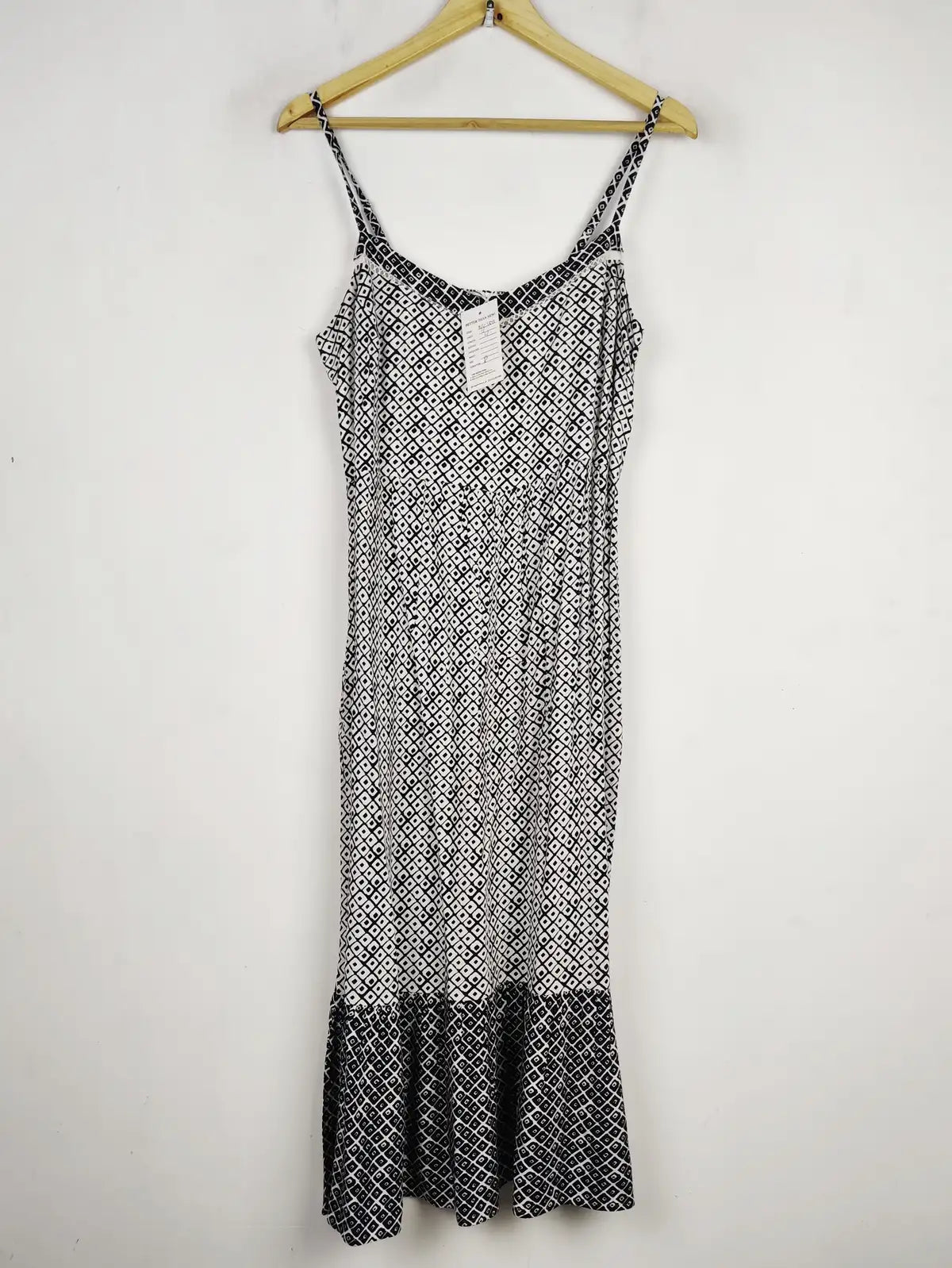 Buy online pre-used pre-loved 100% authentic & Original branded Mark & Spencer (NL-1838) available in Pakistan. Top international brands avilable.