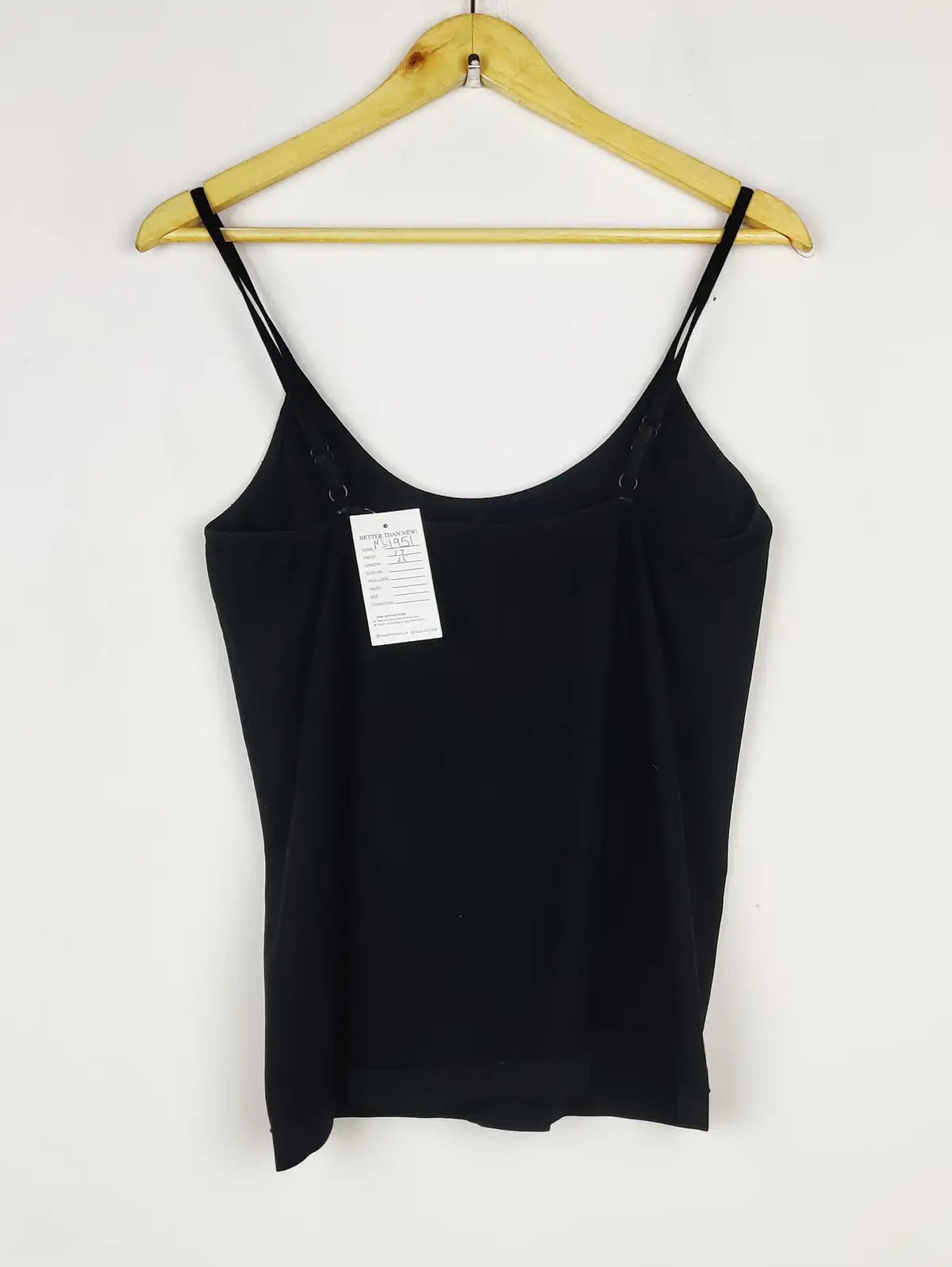 Buy online pre-used pre-loved 100% authentic & Original branded Unknown Brand (NL-1951) available in Pakistan. Top international brands avilable.
