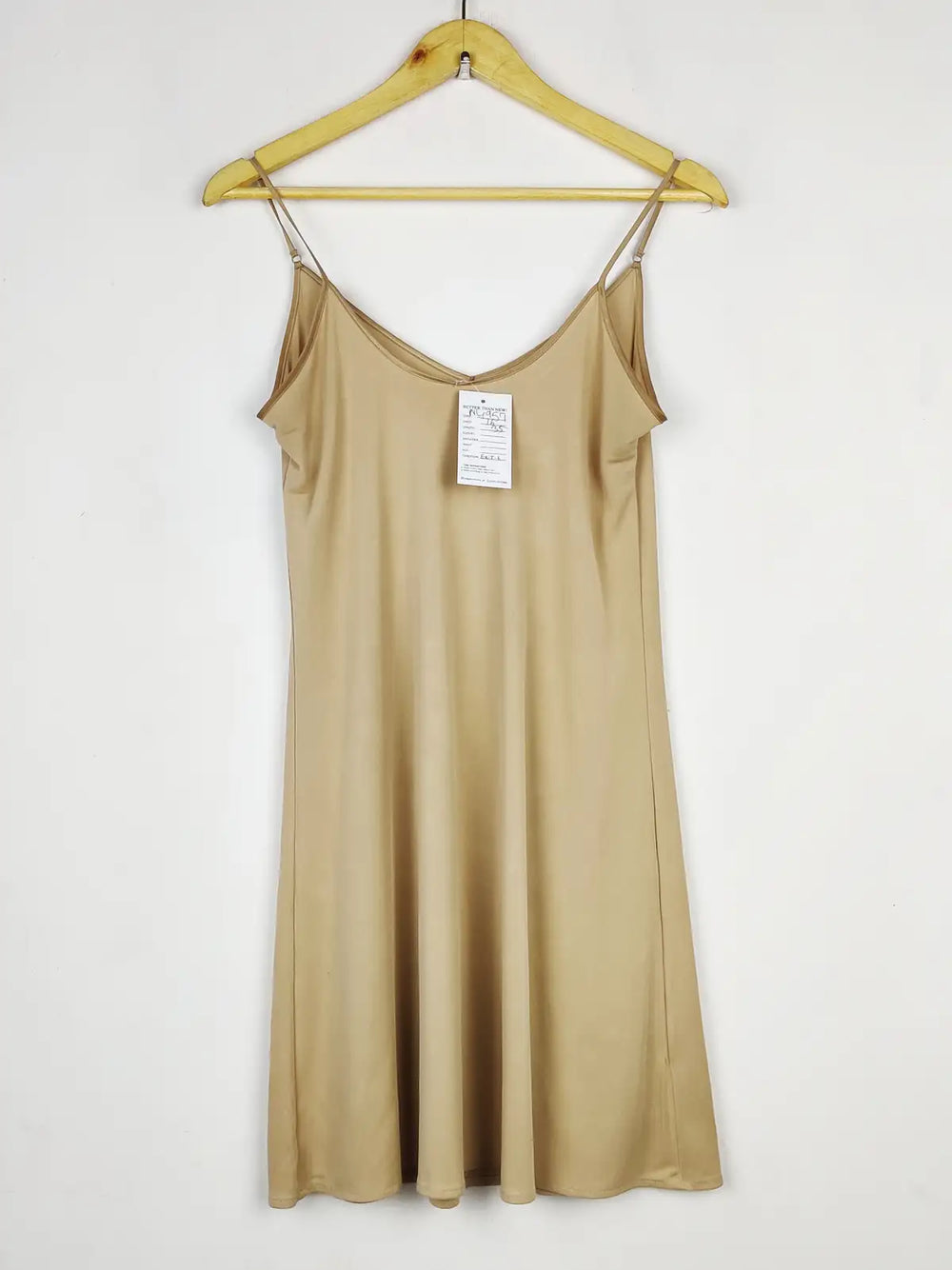 Buy online pre-used pre-loved 100% authentic & Original branded Unknown Brand (NL-1957) available in Pakistan. Top international brands avilable.