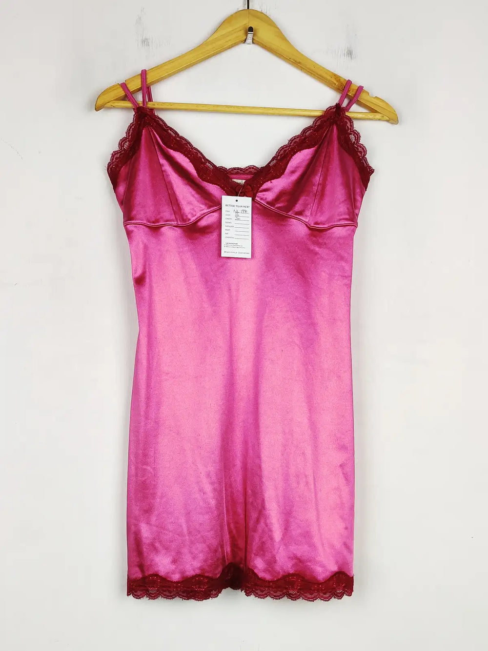 Buy online pre-used pre-loved 100% authentic & Original branded Urban Outfitters (NL-1990) available in Pakistan. Top international brands avilable.