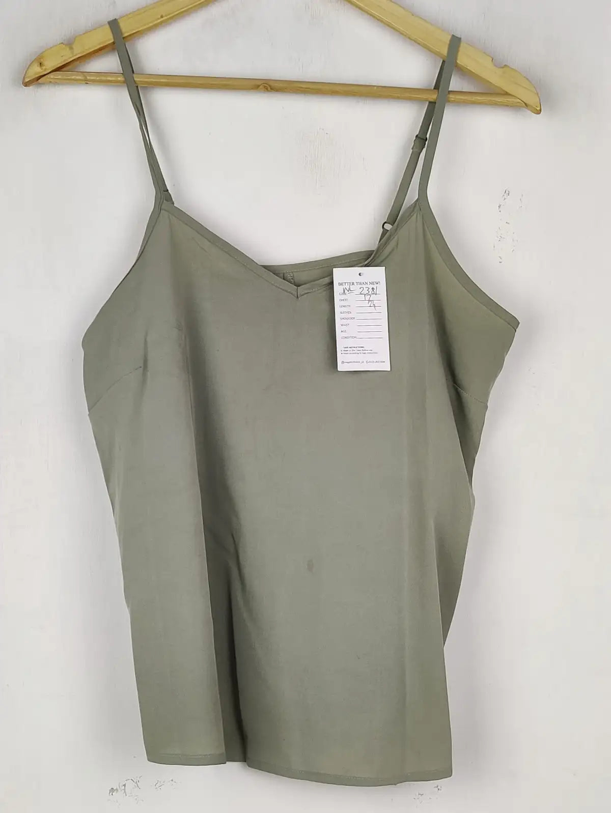 Buy online pre-used pre-loved 100% authentic & Original branded Unknown Brand (NL-2381) available in Pakistan. Top international brands avilable.