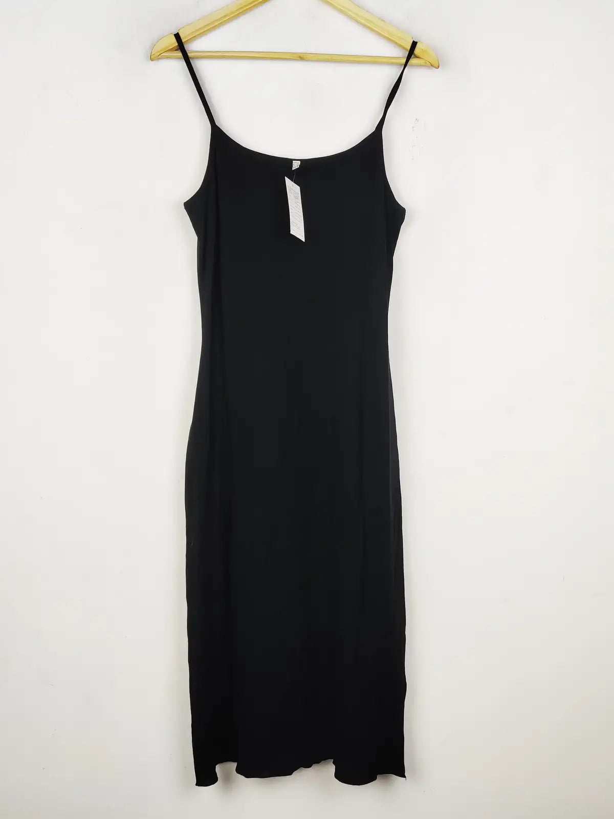 Buy online pre-used pre-loved 100% authentic & Original branded Unknown Brand (NL-2382) available in Pakistan. Top international brands avilable.