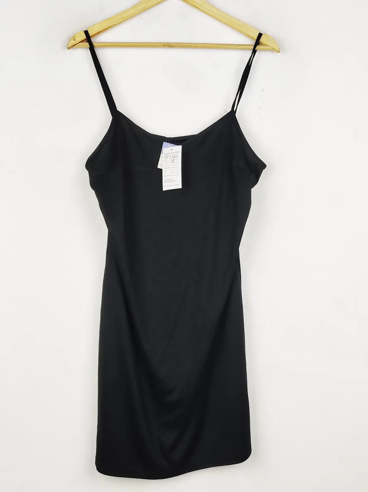Buy online pre-used pre-loved 100% authentic & Original branded Unknown Brand (NL-2383) available in Pakistan. Top international brands avilable.