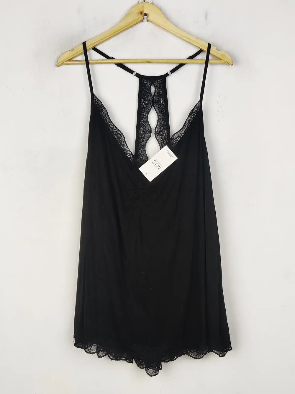 Buy online pre-used pre-loved 100% authentic & Original branded Pretty (NL-2399) available in Pakistan. Top international brands avilable.