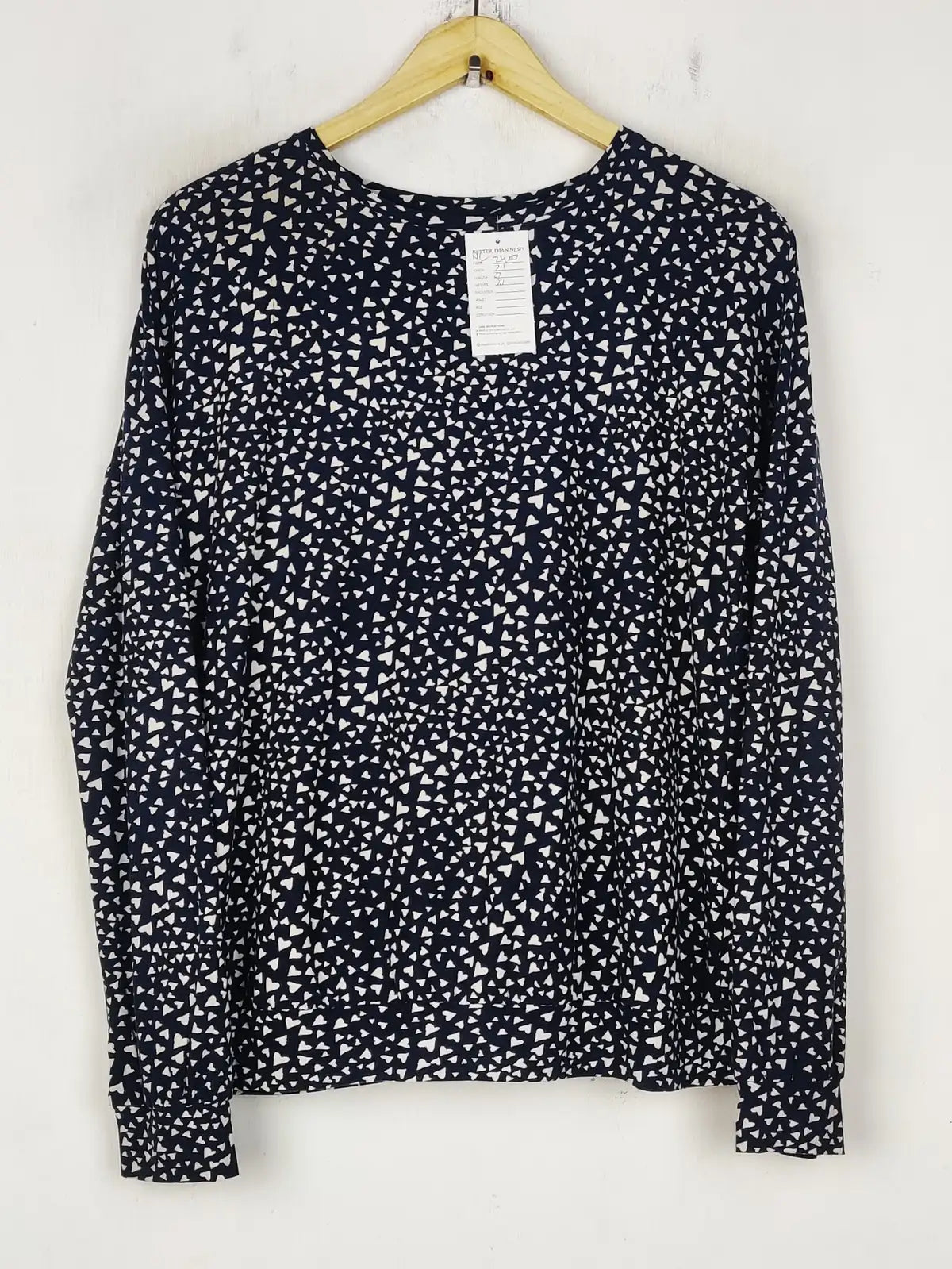 Buy online pre-used pre-loved 100% authentic & Original branded Love To Lounge (NL-2400) available in Pakistan. Top international brands avilable.