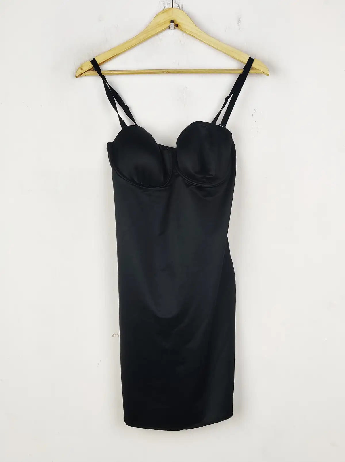 Buy online pre-used pre-loved 100% authentic & Original branded Marks & Spencer (NL-2418) available in Pakistan. Top international brands avilable.