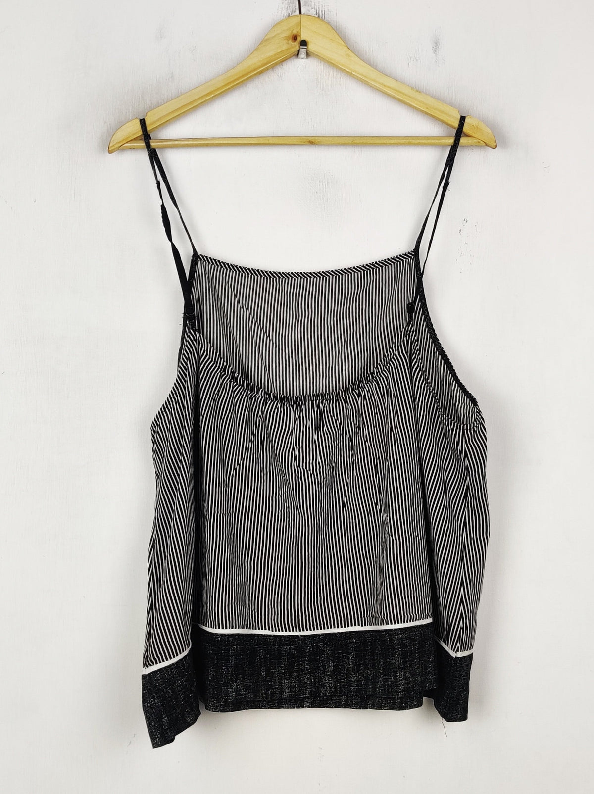 Dkny (NL-2430)