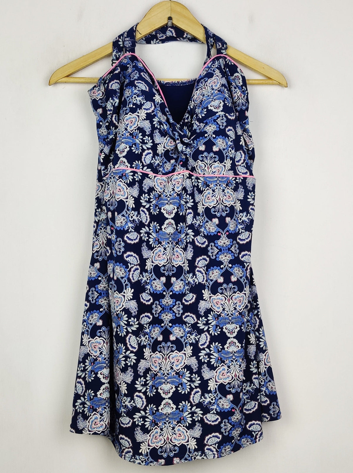 Buy online pre-used pre-loved 100% authentic & Original branded Unknown Brand (NL-2669) available in Pakistan. Top international brands avilable.
