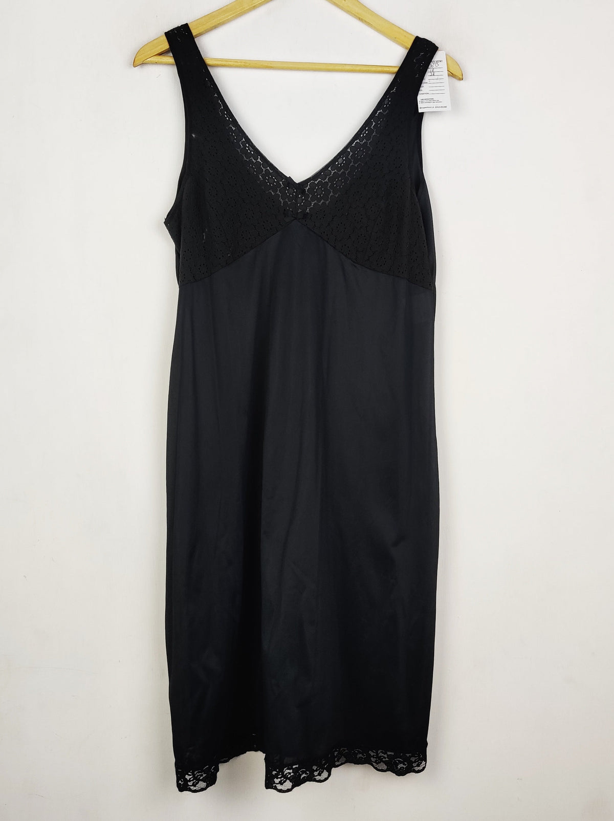 Buy online pre-used pre-loved 100% authentic & Original branded Unknown Brand (NL-2673) available in Pakistan. Top international brands avilable.