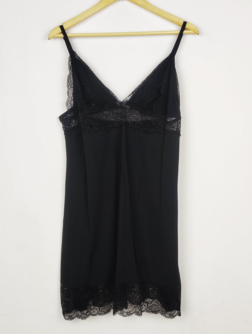 Buy online pre-used pre-loved 100% authentic & Original branded Love To Lounge (NL-2790) available in Pakistan. Top international brands avilable.