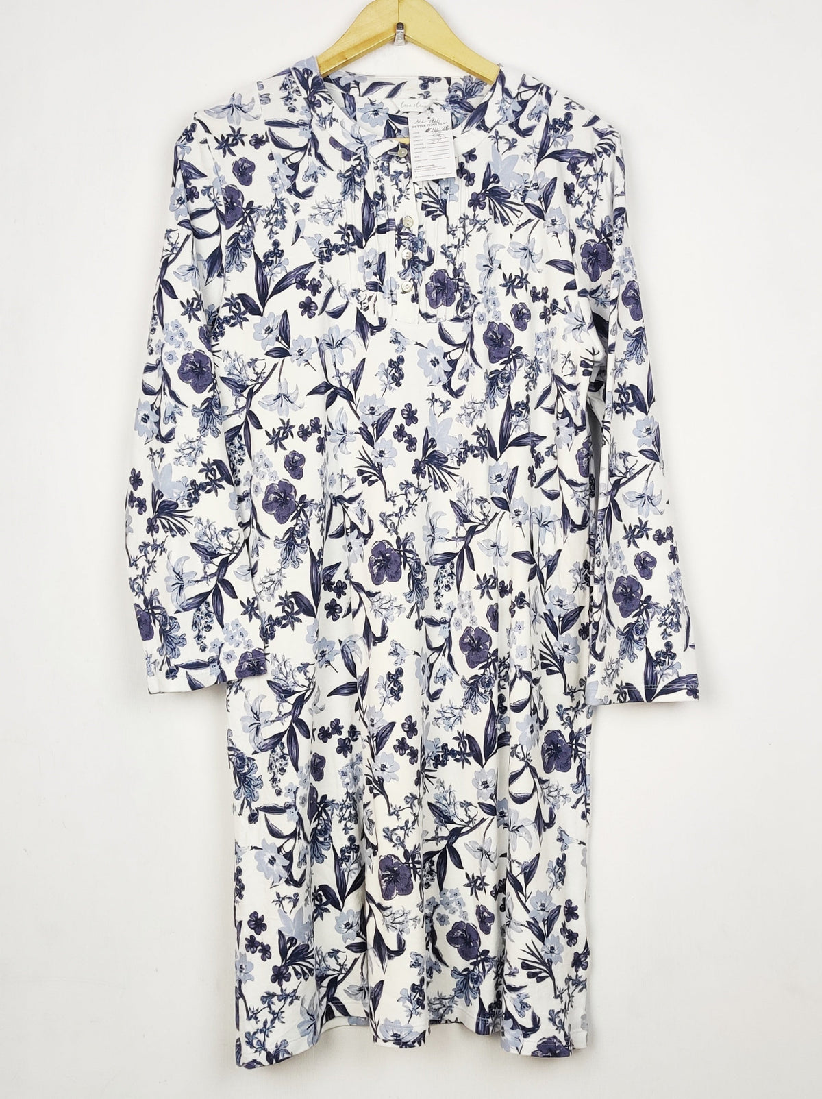 Buy online pre-used pre-loved 100% authentic & Original branded Marks & Spencer (NL-2816) available in Pakistan. Top international brands avilable.
