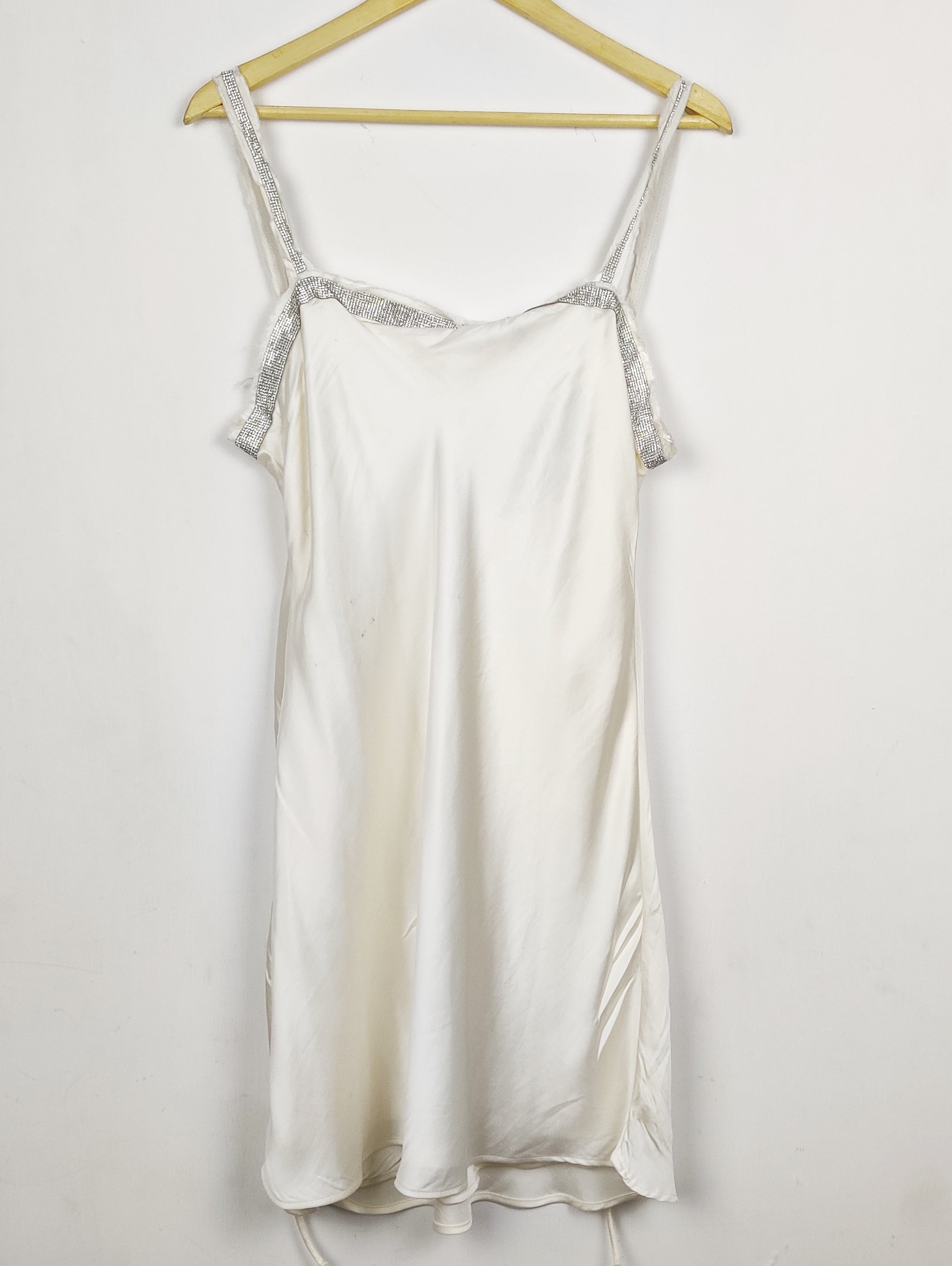 Buy online pre-used pre-loved 100% authentic & Original branded Zara (NL-2824) available in Pakistan. Top international brands avilable.