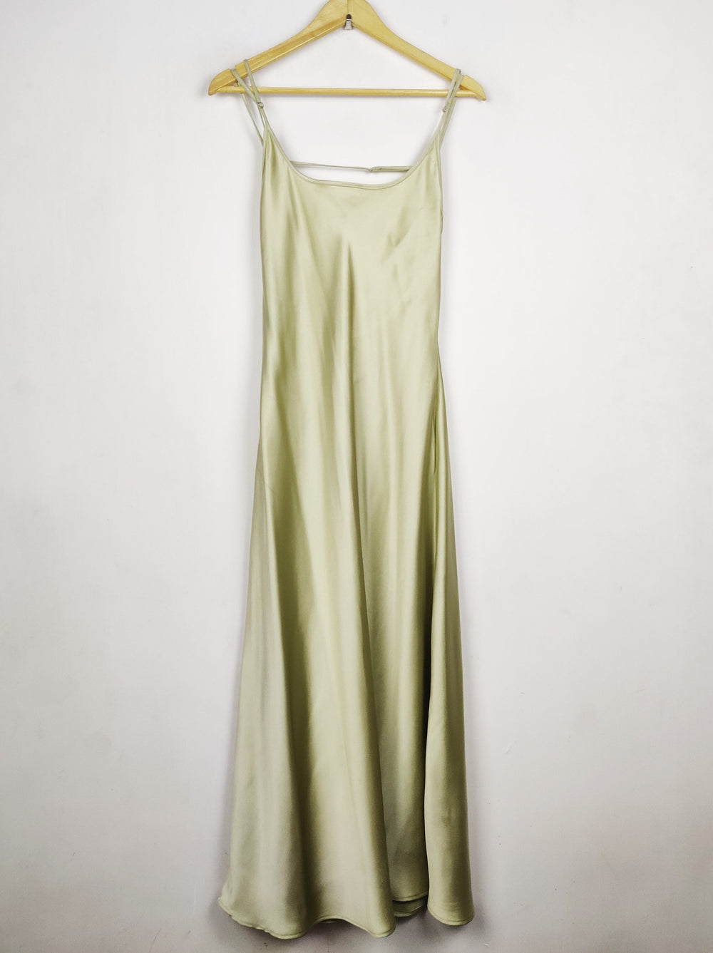 Buy online pre-used pre-loved 100% authentic & Original branded Zara (NL-2827) available in Pakistan. Top international brands avilable.