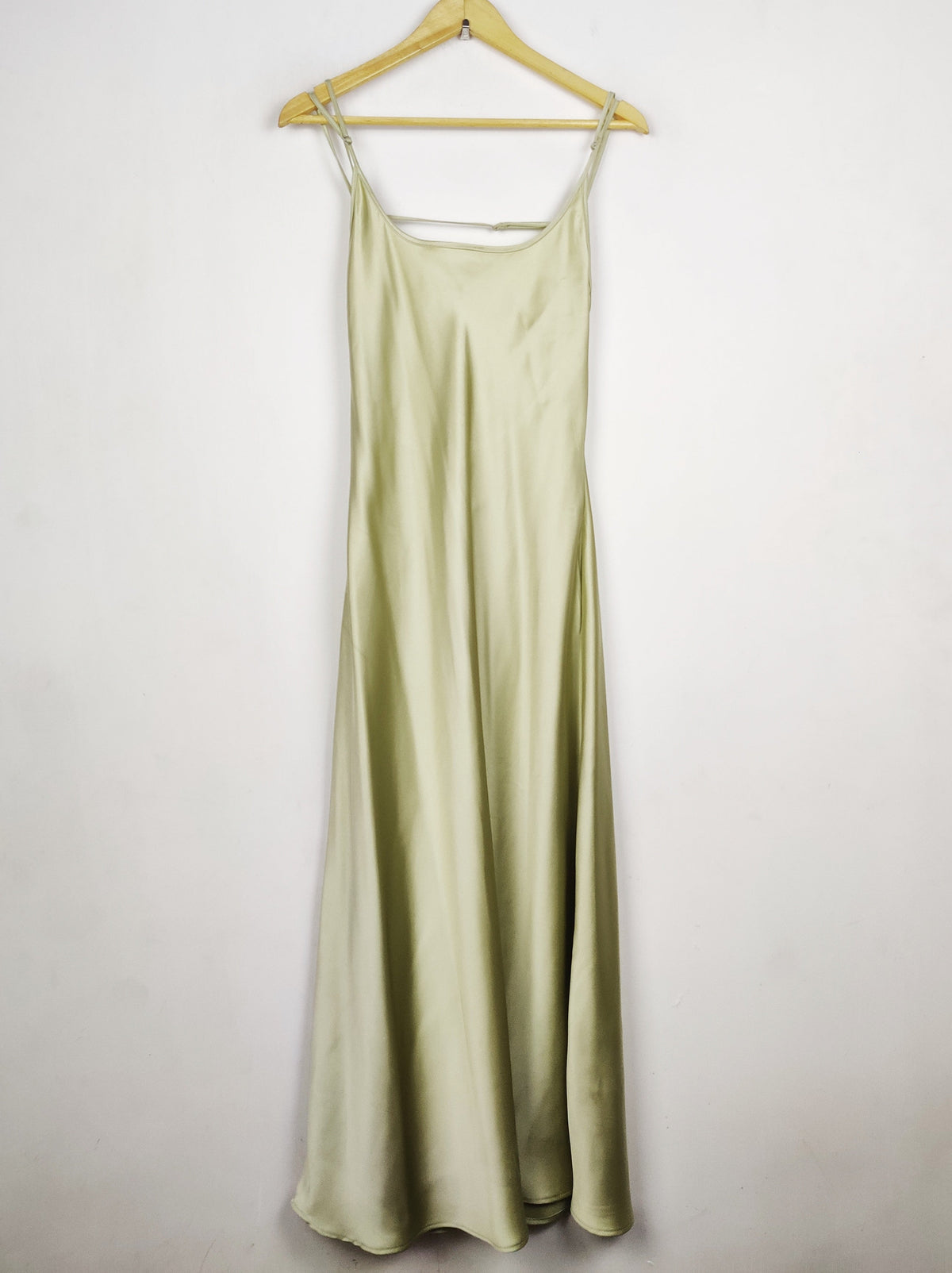 Buy online pre-used pre-loved 100% authentic & Original branded Zara (NL-2827) available in Pakistan. Top international brands avilable.