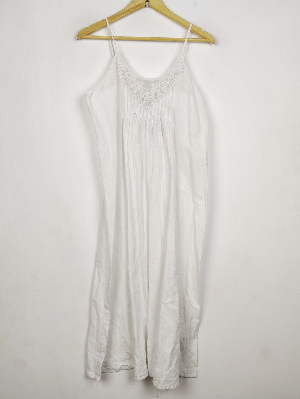 Buy online pre-used pre-loved 100% authentic & Original branded La Maison (NL-2840) available in Pakistan. Top international brands avilable.