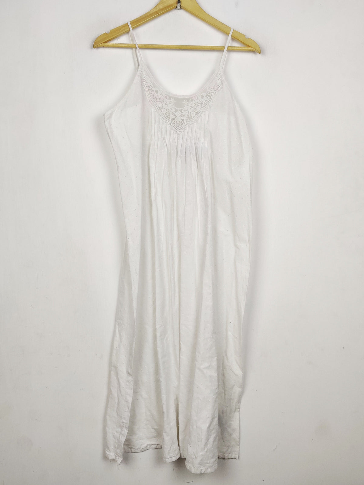 Buy online pre-used pre-loved 100% authentic & Original branded La Maison (NL-2840) available in Pakistan. Top international brands avilable.