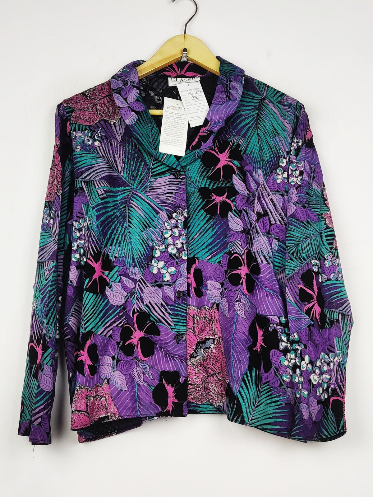 Buy online pre-used pre-loved 100% authentic & Original branded Classic Woman (NL-2874) available in Pakistan. Top international brands avilable.