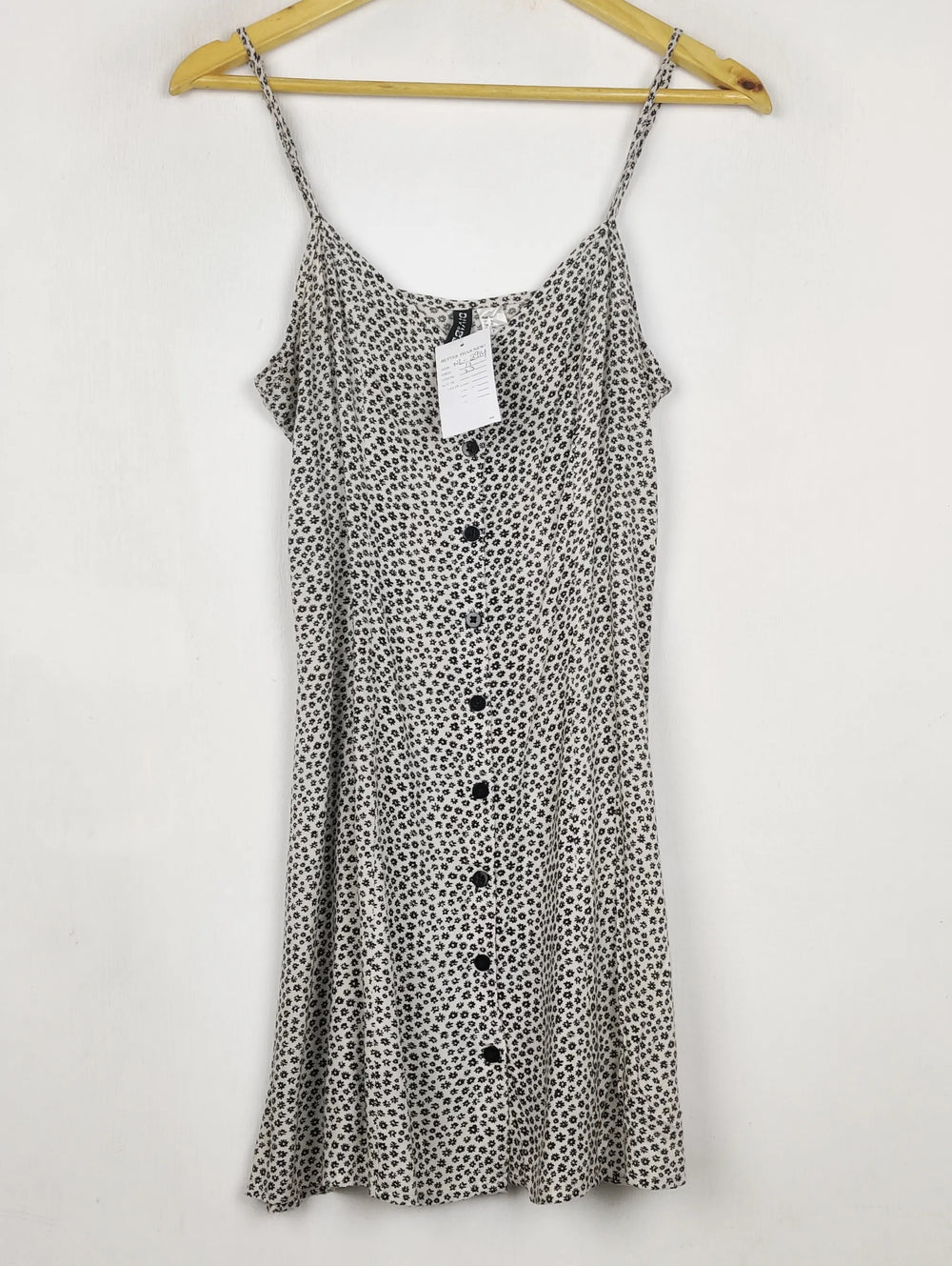Buy online pre-used pre-loved 100% authentic & Original branded H&M (NL-2914) available in Pakistan. Top international brands avilable.