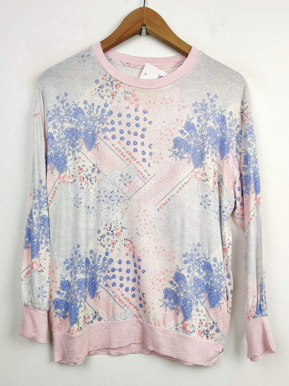 Buy online pre-used pre-loved 100% authentic & Original branded F&F (NL-589) available in Pakistan. Top international brands avilable.