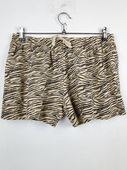 Buy online pre-used pre-loved 100% authentic & Original branded Unknown Brand (NL-623) available in Pakistan. Top international brands avilable.