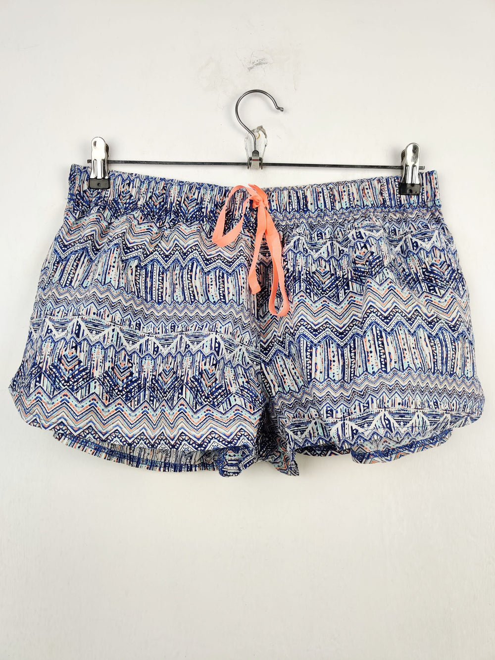 Buy online pre-used pre-loved 100% authentic & Original branded Unknown Brand (NL-637) available in Pakistan. Top international brands avilable.