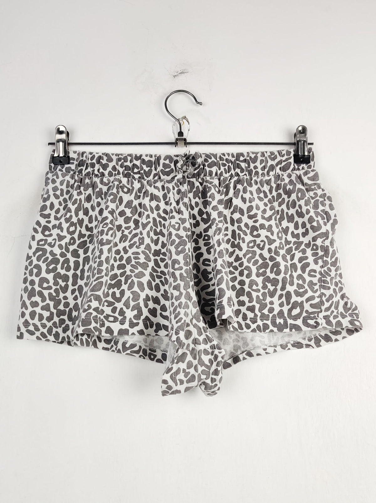 Buy online pre-used pre-loved 100% authentic & Original branded Unknown Brand (NL-687) available in Pakistan. Top international brands avilable.