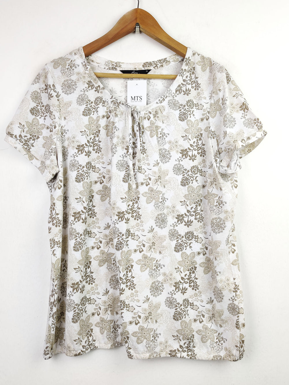 Buy online pre-used pre-loved 100% authentic & Original branded Bm Collection (NL-777) available in Pakistan. Top international brands avilable.