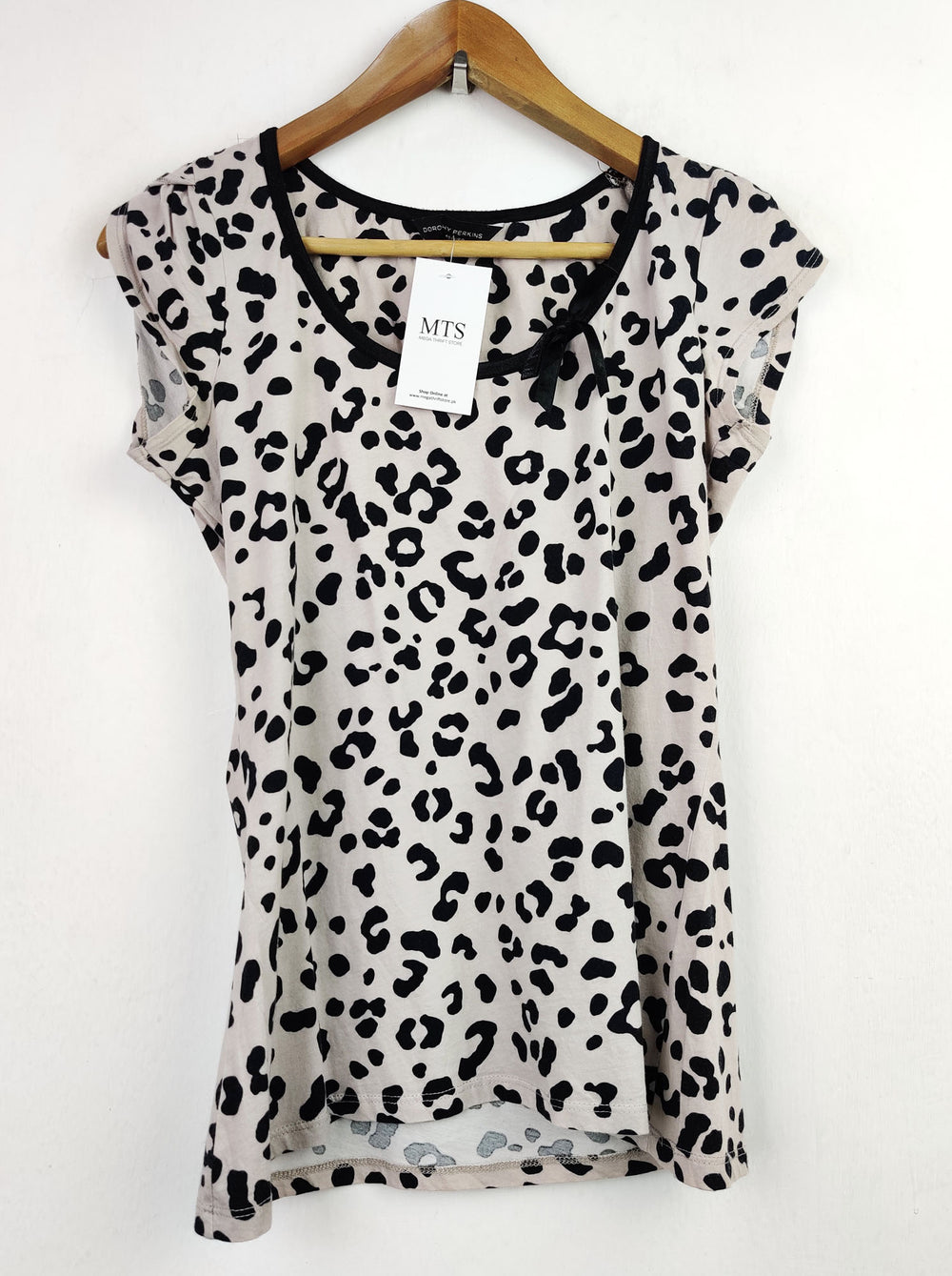 Buy online pre-used pre-loved 100% authentic & Original branded Dorothy Perkins (NL-778) available in Pakistan. Top international brands avilable.