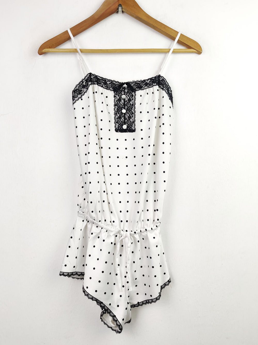 Buy online pre-used pre-loved 100% authentic & Original branded Bou Avenue (NL-782) available in Pakistan. Top international brands avilable.