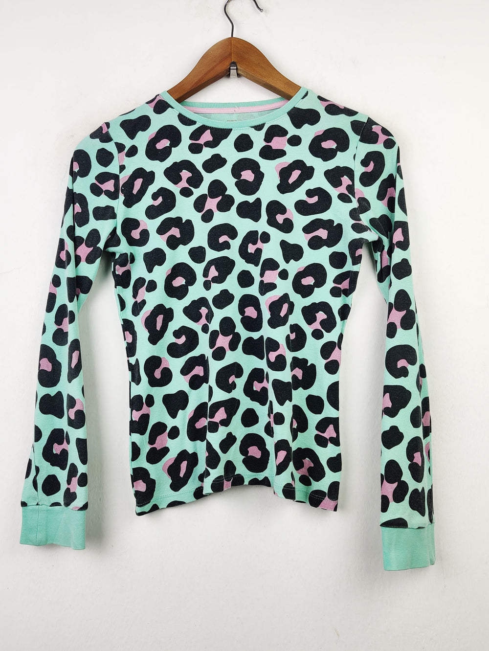 Buy online pre-used pre-loved 100% authentic & Original branded F&F (NL-876) available in Pakistan. Top international brands avilable.