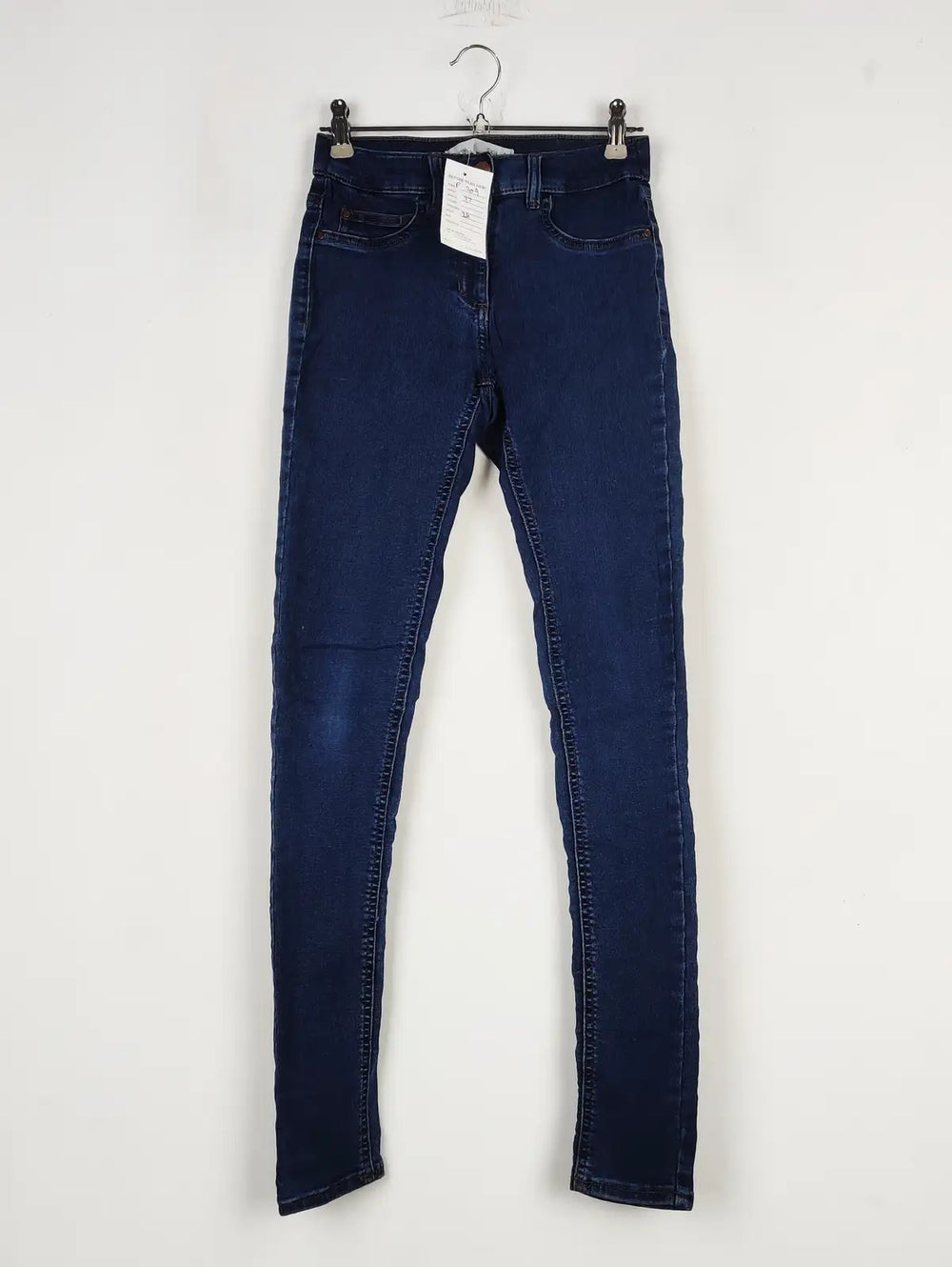 Buy online pre-used pre-loved 100% authentic & Original branded Unknown Brand (P-209) available in Pakistan. Top international brands avilable.