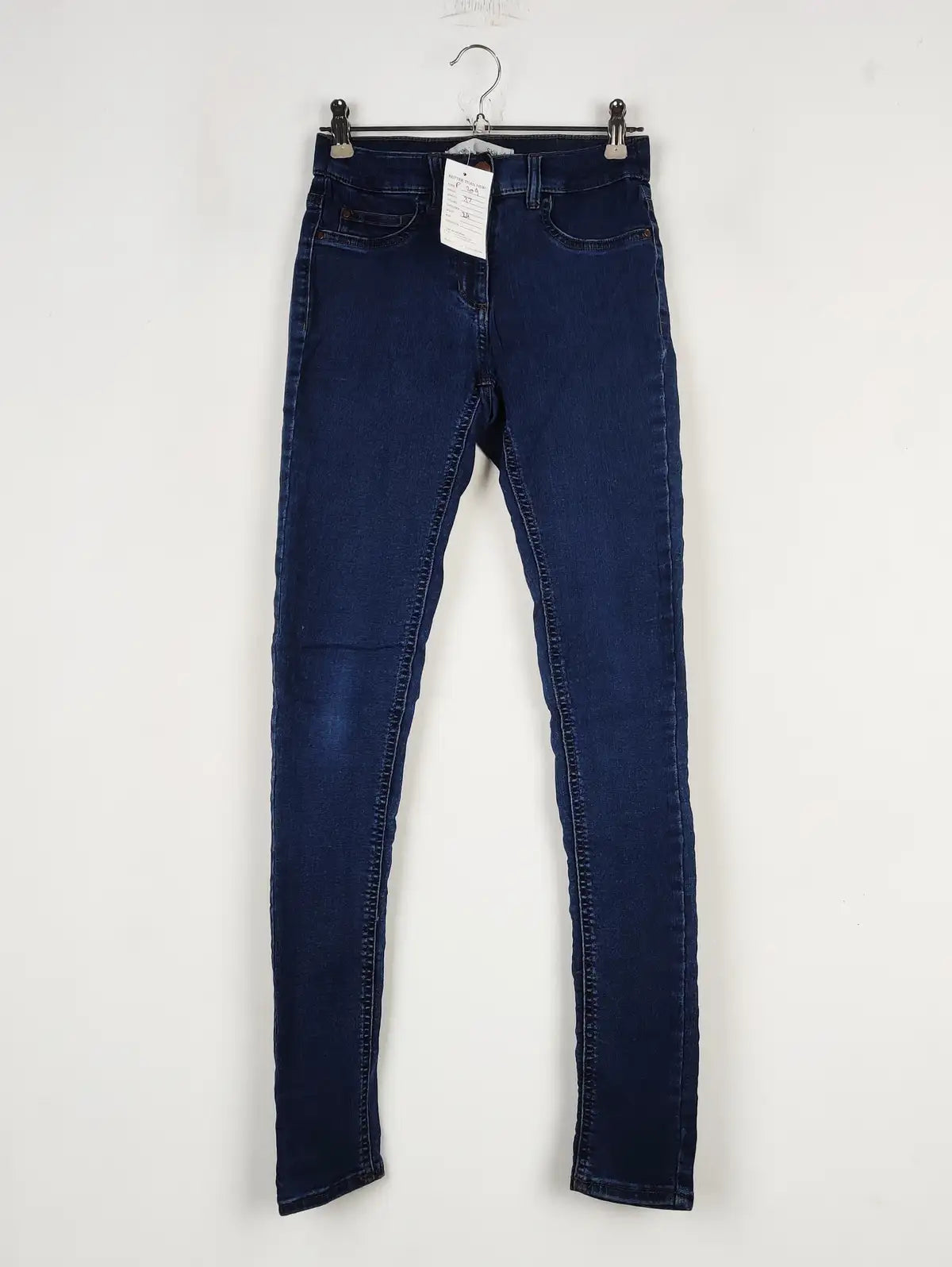 Buy online pre-used pre-loved 100% authentic & Original branded Unknown Brand (P-209) available in Pakistan. Top international brands avilable.