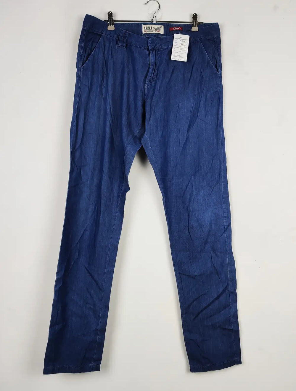 Buy online pre-used pre-loved 100% authentic & Original branded Chino (P-220) available in Pakistan. Top international brands avilable.