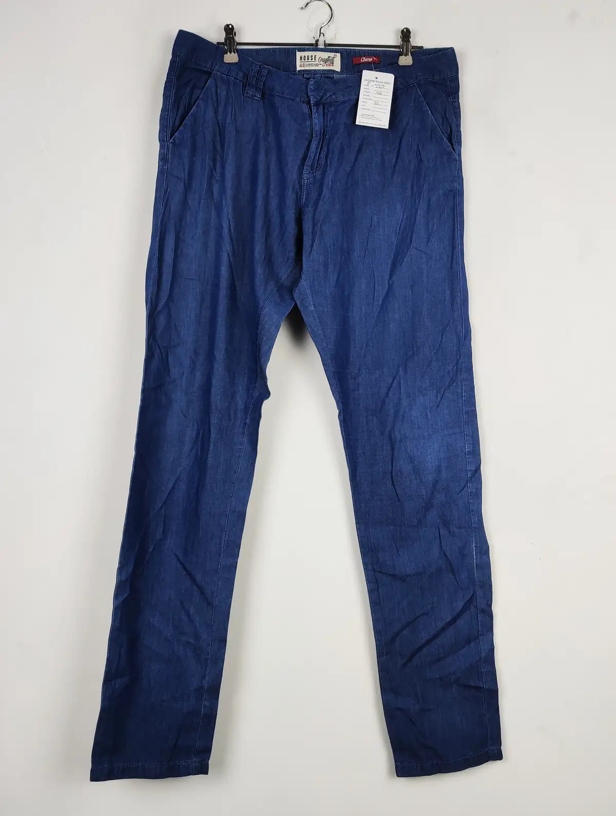 Buy online pre-used pre-loved 100% authentic & Original branded Chino (P-220) available in Pakistan. Top international brands avilable.