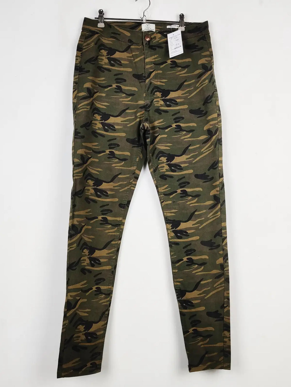 Buy online pre-used pre-loved 100% authentic & Original branded Higher Jegging (P-231) available in Pakistan. Top international brands avilable.