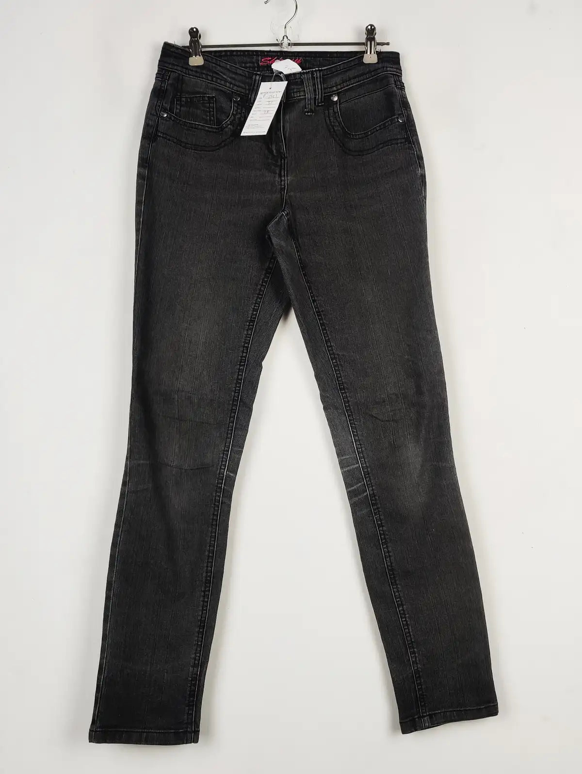 Buy online pre-used pre-loved 100% authentic & Original branded Unknown Brand (P-241) available in Pakistan. Top international brands avilable.