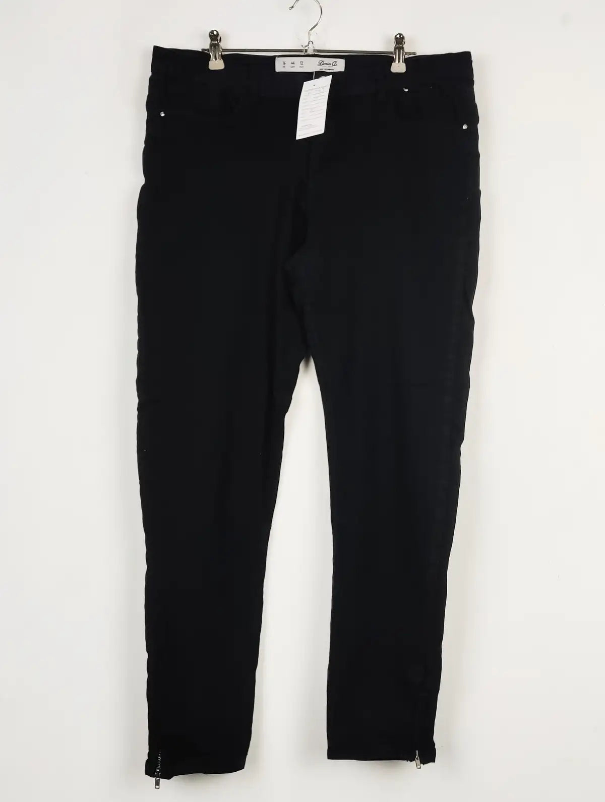 Buy online pre-used pre-loved 100% authentic & Original branded Denim (P-242) available in Pakistan. Top international brands avilable.