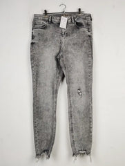 Buy online pre-used pre-loved 100% authentic & Original branded Denim (P-258) available in Pakistan. Top international brands avilable.