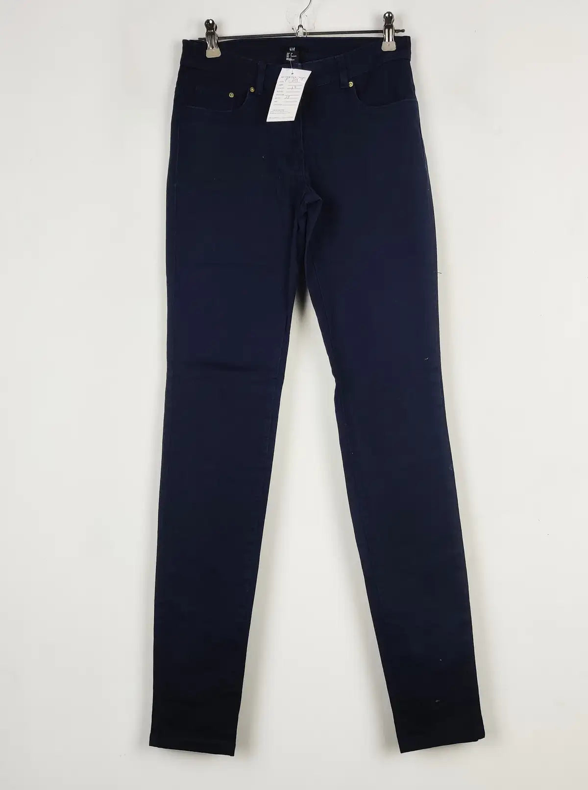 Buy online pre-used pre-loved 100% authentic & Original branded H&M (P-290) available in Pakistan. Top international brands avilable.