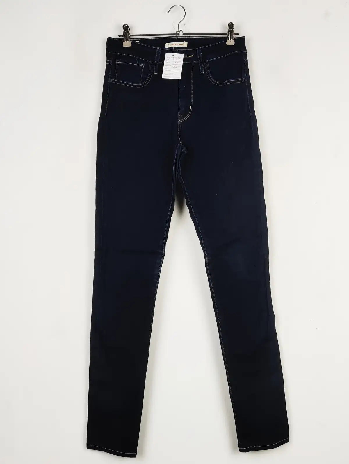 Buy online pre-used pre-loved 100% authentic & Original branded Levis (P-292) available in Pakistan. Top international brands avilable.