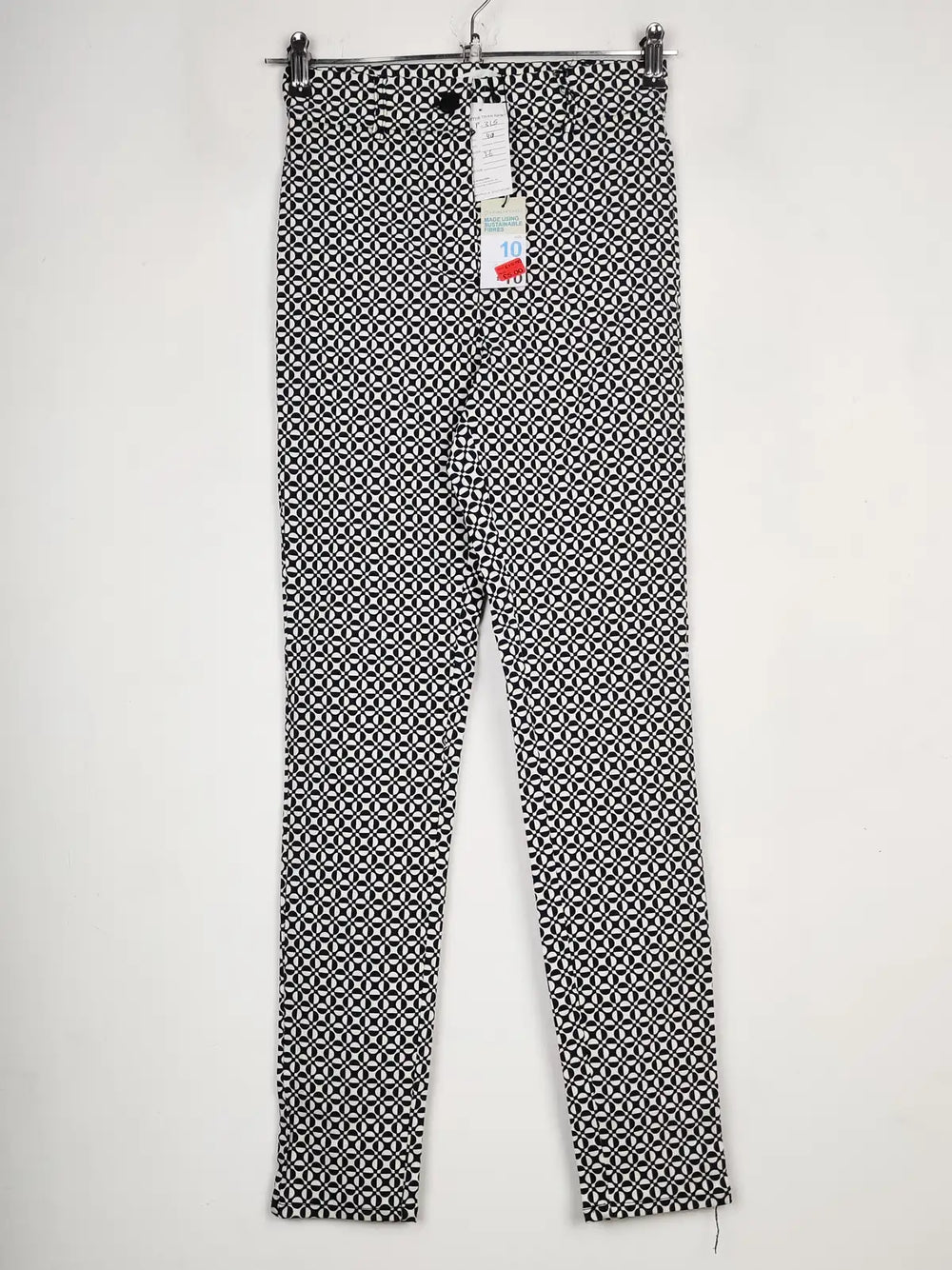 Buy online pre-used pre-loved 100% authentic & Original branded Primark (P-315) available in Pakistan. Top international brands avilable.