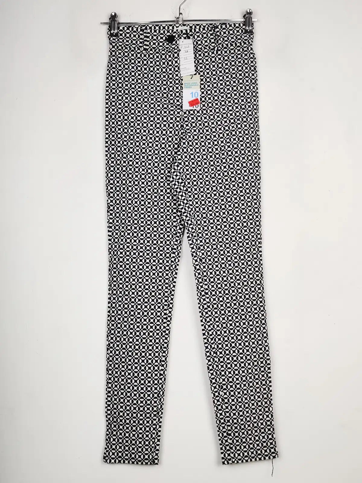 Buy online pre-used pre-loved 100% authentic & Original branded Primark (P-315) available in Pakistan. Top international brands avilable.