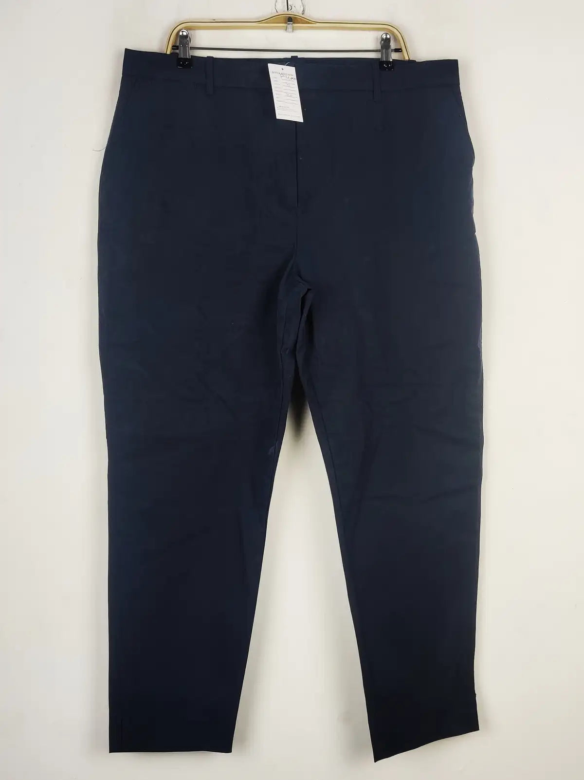 Buy online pre-used pre-loved 100% authentic & Original branded Marks & Spencer (P-400) available in Pakistan. Top international brands avilable.