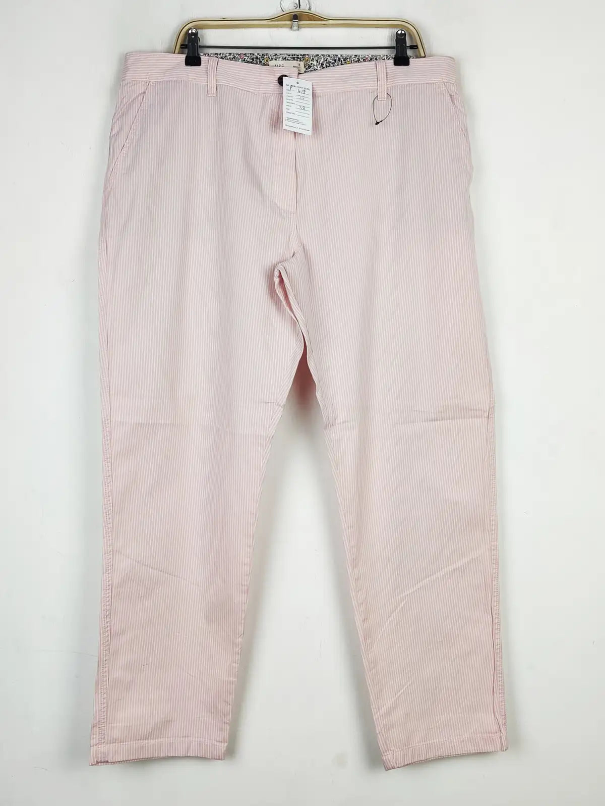 Buy online pre-used pre-loved 100% authentic & Original branded Marks & Spencer (P-412) available in Pakistan. Top international brands avilable.