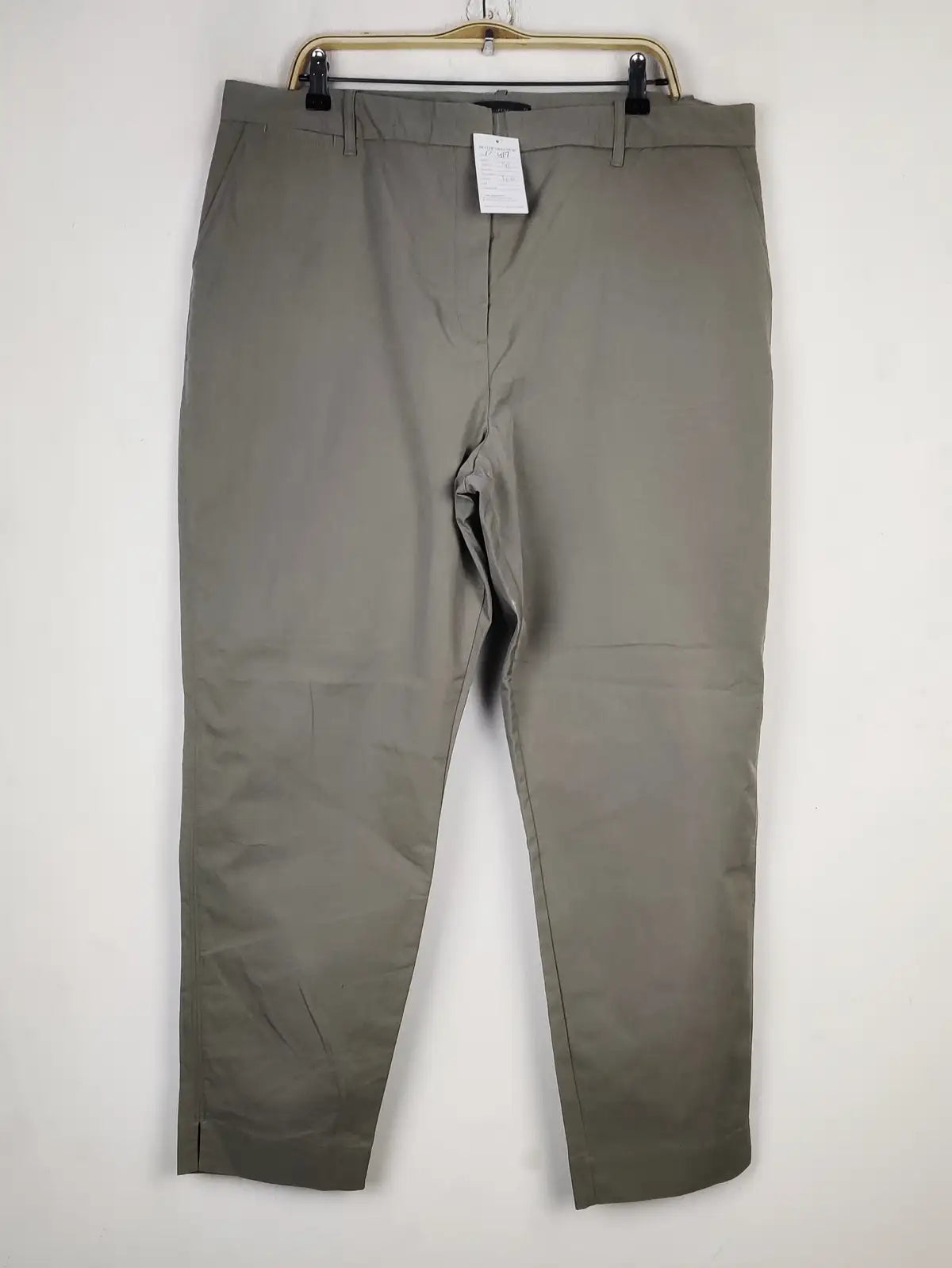 Buy online pre-used pre-loved 100% authentic & Original branded Marks & Spencer (P-417) available in Pakistan. Top international brands avilable.