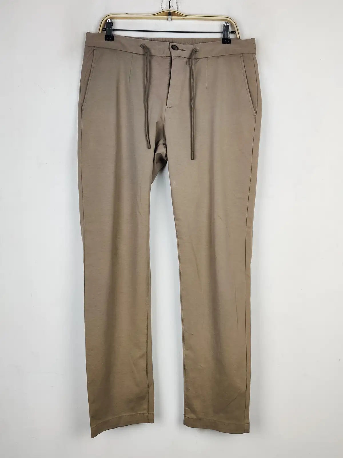 Buy online pre-used pre-loved 100% authentic & Original branded Paul Hunter (P-426) available in Pakistan. Top international brands avilable.