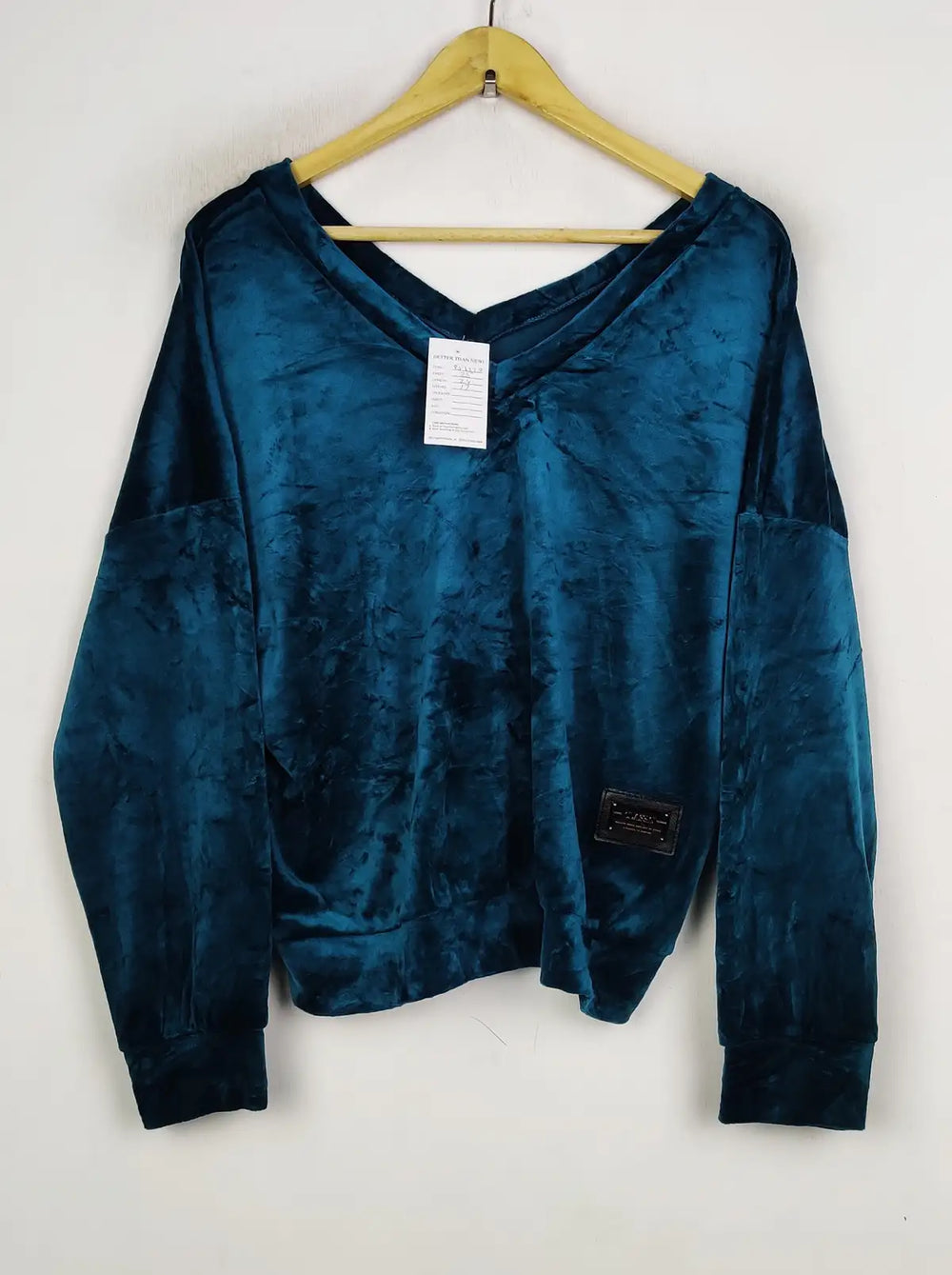 Buy online pre-used pre-loved 100% authentic & Original branded Classic (PJ-1228) available in Pakistan. Top international brands avilable.