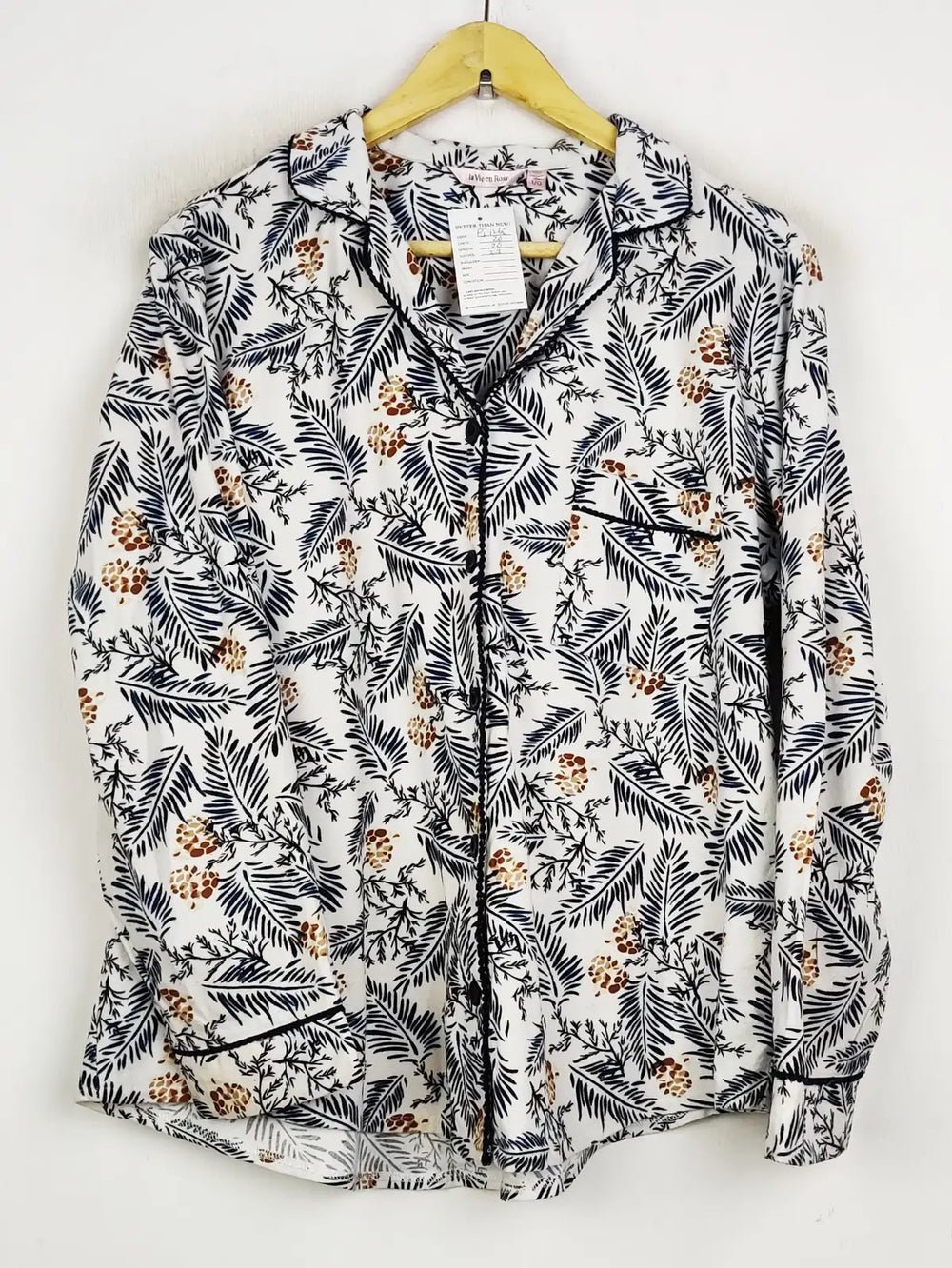 Buy online pre-used pre-loved 100% authentic & Original branded La Vie En Rose (PJ-1265) available in Pakistan. Top international brands avilable.